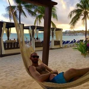 Meet your Posher, Thomas